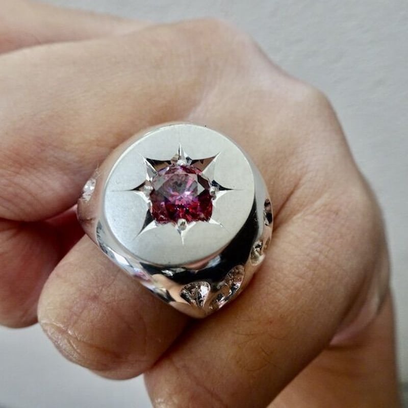 仁尾彫金『一つ星レッドジルコニア、ファイヤーパターン楕円の印台 