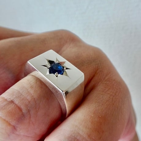 仁尾彫金『一つ星５mm合成サファイア印台リング、磨き』ハンドメイド554