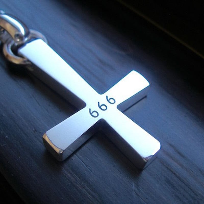 仁尾彫金『文字彫りビッグ逆十字クロスチェーン無し 仁尾彫金『文字彫りビッグ逆十字クロスチェーン無し