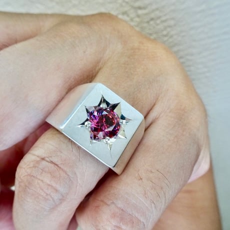 仁尾彫金『一つ星レッドジルコニア、プラチナ印台リング』ハンドメイド496