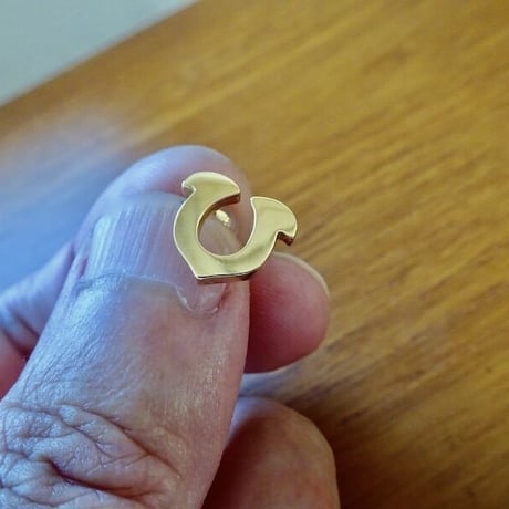 仁尾彫金『ゴールド馬蹄ピアス』ハンドメイド245
