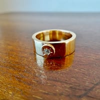 仁尾彫金『一つ星ダイヤ、全金、太陽の平打リング、幅７mm』ハンドメイド553
