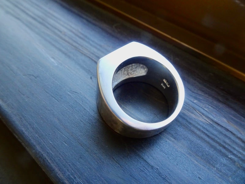 BeaverK24 純金平打ちグロスリング 3.8g刻印あり ハンドメイド 仁尾彫金『ゴールドアイアンクロス印台リング』ハンドメイド283 | 仁尾