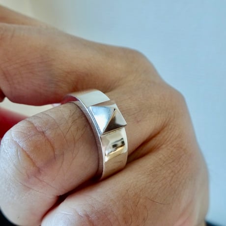 仁尾彫金『一つのスタッズ平打リング、幅７mm』ハンドメイド576