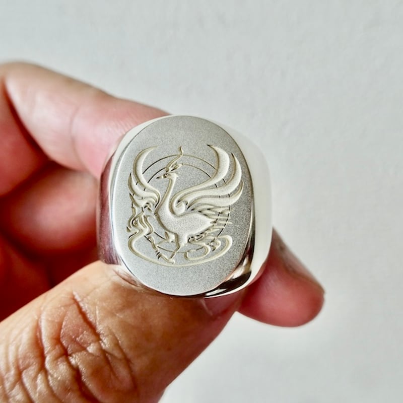 仁尾彫金『プラチナ印台文字彫りリング』ハンドメイド96 仁尾彫金『文字彫り、ファイヤーパターン、プラチナ印台リング