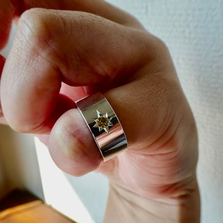 仁尾彫金『一つ星３mmイエローサファイヤ、幅7mm、プラチナ平打リング』ハンドメイド376