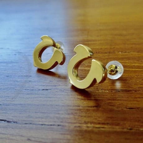 仁尾彫金『ゴールド馬蹄ピアス』ハンドメイド245