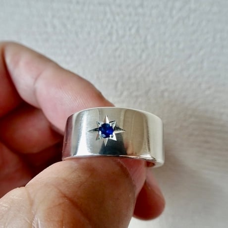 仁尾彫金『一つ星3mmサファイヤ、幅1cm、平打リング』ハンドメイド271