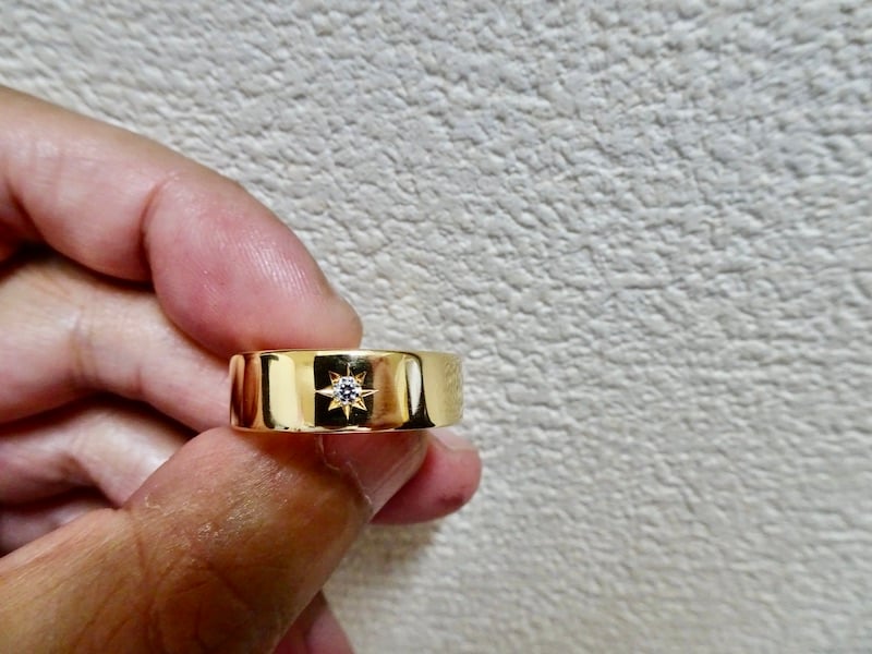 仁尾彫金『一つ星2.3mmダイヤ、幅7mm、ゴールド平打リング 