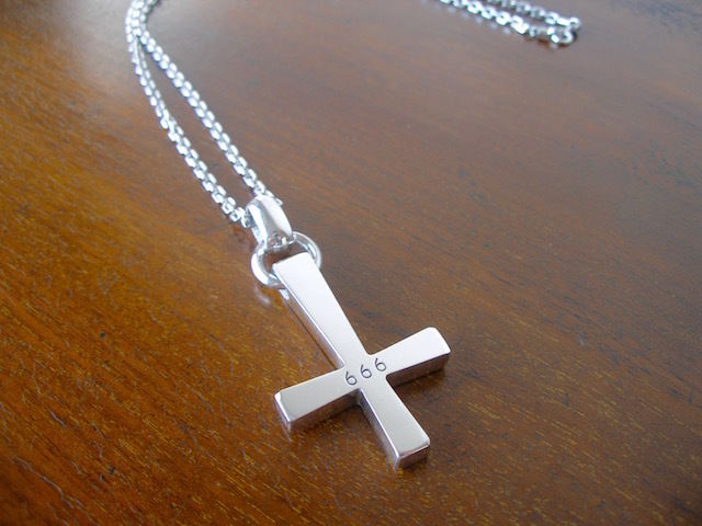 仁尾彫金『文字彫りビッグ逆十字クロスチェーン無し』ハンドメイド117  