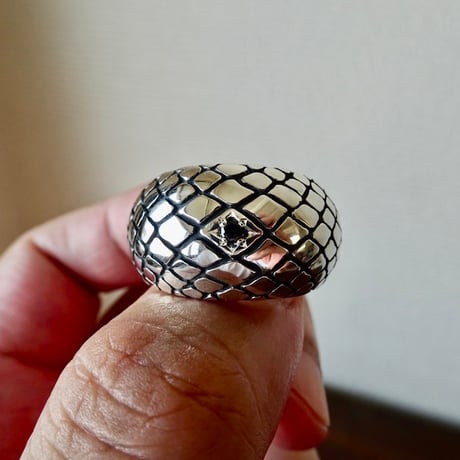 仁尾彫金『一つ星ブラックダイヤ、パイソン甲丸リング』ハンドメイド460