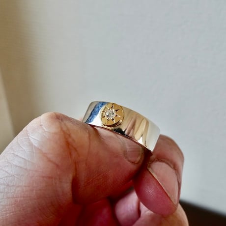 仁尾彫金『一つ星ダイヤ、k18太陽の平打リング、幅７mm』ハンドメイド564