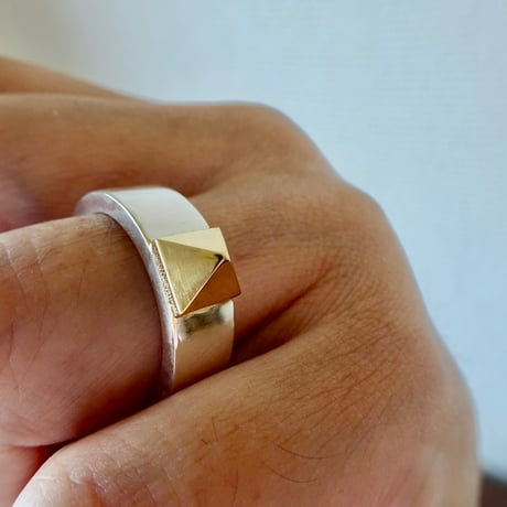 仁尾彫金『k18一つのスタッズ平打リング、幅７mm』ハンドメイド582