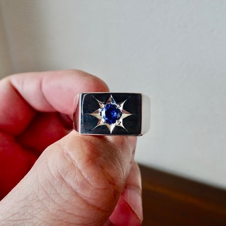 仁尾彫金『一つ星５mm合成サファイア印台リング、磨き』ハンドメイド554