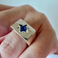 仁尾彫金『一つ星５mm合成サファイア印台リング、磨き』ハンドメイド554