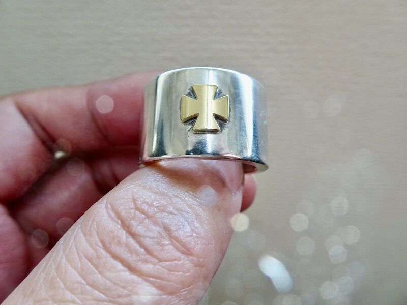 仁尾彫金『平打アイアンクロスリング、幅1.5cm厚み2.5mm』ハンドメイド240 仁尾彫金『平打アイアンクロスリング、幅1.5cm厚み2.5mm』ハンドメイド240