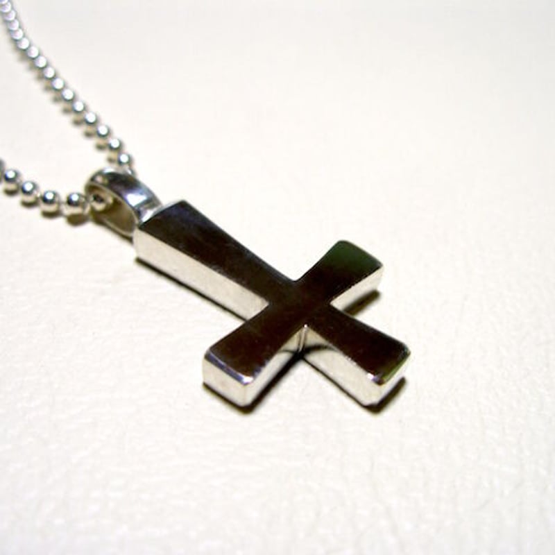 レディース仁尾彫金『一つ星ダイヤ逆十字クロス』十字架ハンドメイド