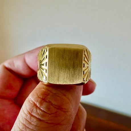 仁尾彫金『k18ゴールド太陽の印台リング、ヘアライン』ハンドメイド405