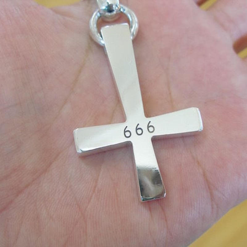 仁尾彫金『文字彫りビッグ逆十字クロスチェーン無し 仁尾彫金『文字彫りビッグ逆十字クロスチェーン無し