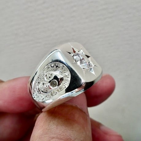 仁尾彫金『一つ星ジルコニア、プラチナ、ラッキースカル印台リング』ハンドメイド199