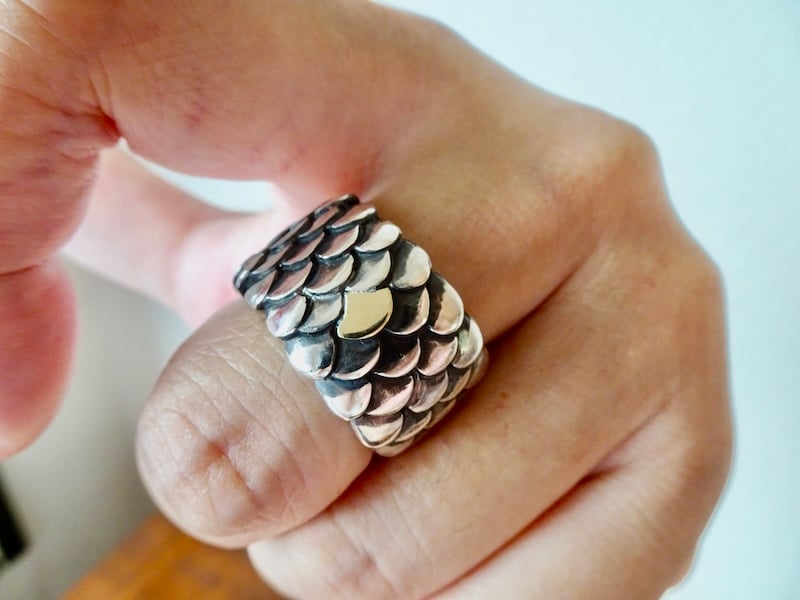 仁尾彫金『1つ鱗k18、平打龍彫りリング』ハンドメイド319 | 仁尾彫金  