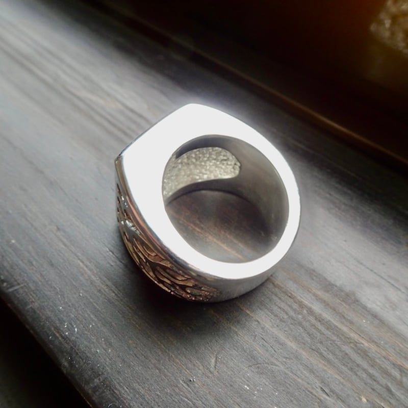 仁尾彫金『一つ星レッドジルコニア、ファイヤーパターン印台リング 