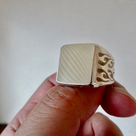仁尾彫金『ファイヤーパターン印台リング、磨き』ハンドメイド366