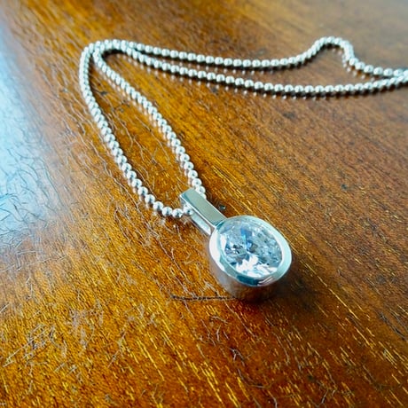 仁尾彫金『オーバルカットジルコニア10x12mm、ペンダント』ハンドメイド577