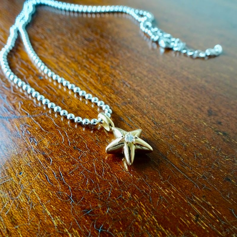 仁尾彫金『一つ星ダイヤ、k18、ぷっくりスターペンダント