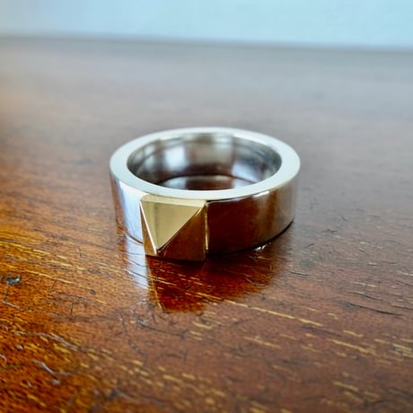 仁尾彫金『k18一つのスタッズ平打リング、幅７mm』ハンドメイド582