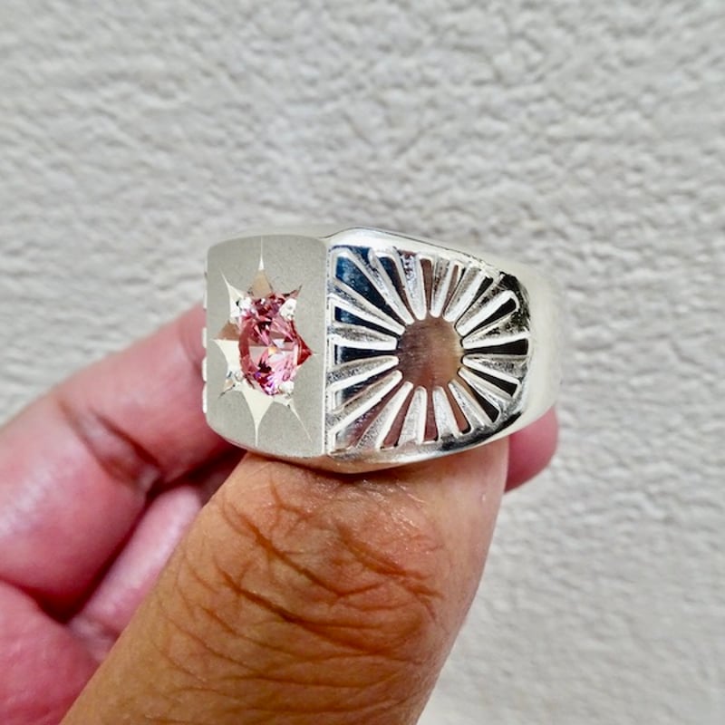 仁尾彫金『一つ星ピンクジルコニア、プラチナ太陽の印台リング