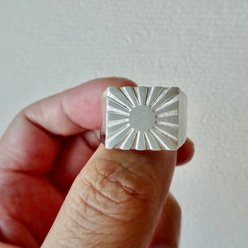 仁尾彫金『太陽の印台リング2』ハンドメイド322 | 仁尾彫金 STORE