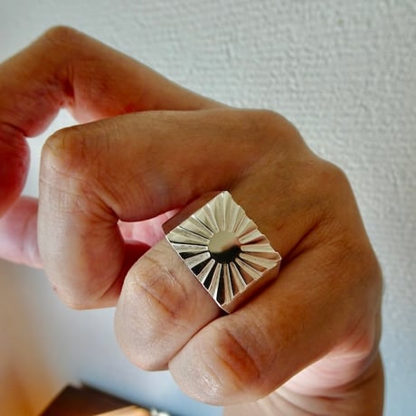 仁尾彫金『太陽の印台リング2、磨き』ハンドメイド325