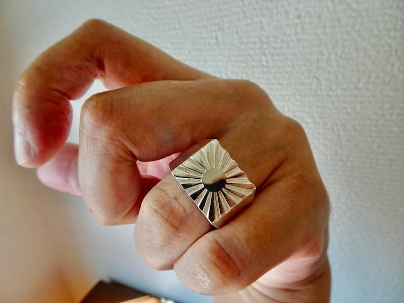 仁尾彫金『太陽の印台リング2、磨き』ハンドメイド325 | 仁尾彫金 STORE