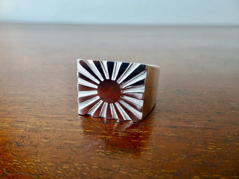仁尾彫金『太陽の印台リング2、磨き』ハンドメイド325 | 仁尾彫金 STORE