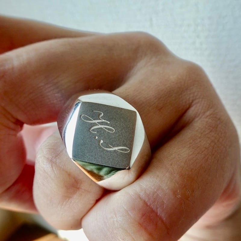 仁尾彫金『文字彫り、菱形印台リング』ハンドメイド377 仁尾彫金『文字彫り、菱形印台リング』ハンドメイド377 | 仁尾