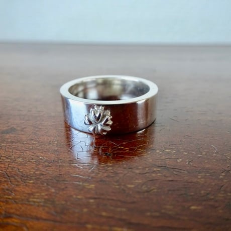 仁尾彫金『一つ桜、平打リング、幅７mm』ハンドメイド555