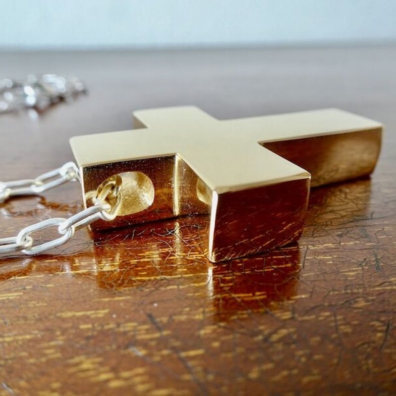 仁尾彫金『ビッグ、ゴールドブロッククロス』ハンドメイド250 | 仁尾 