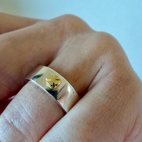 仁尾彫金『k18アイアンクロス平打リング、幅７mm』ハンドメイド566