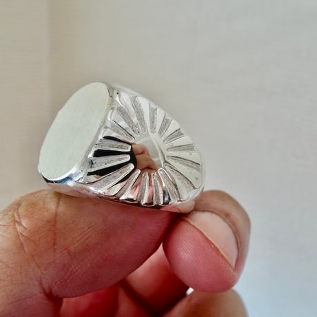 仁尾彫金『太陽の楕円印台リング、ヘアライン』ハンドメイド467