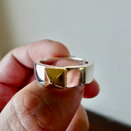 仁尾彫金『k18一つのスタッズ平打リング、幅７mm』ハンドメイド582