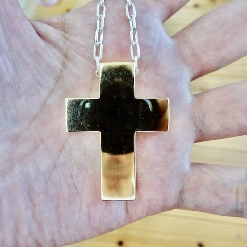 仁尾彫金『ビッグ、ゴールドブロッククロス』ハンドメイド250 | 仁尾 