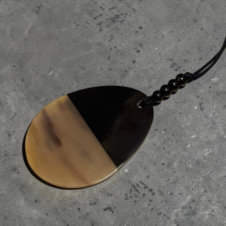 collier moitié moitié