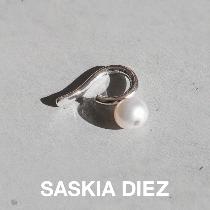 レディース Saskia Diez(サスキアディッツ) パールリボンピアス