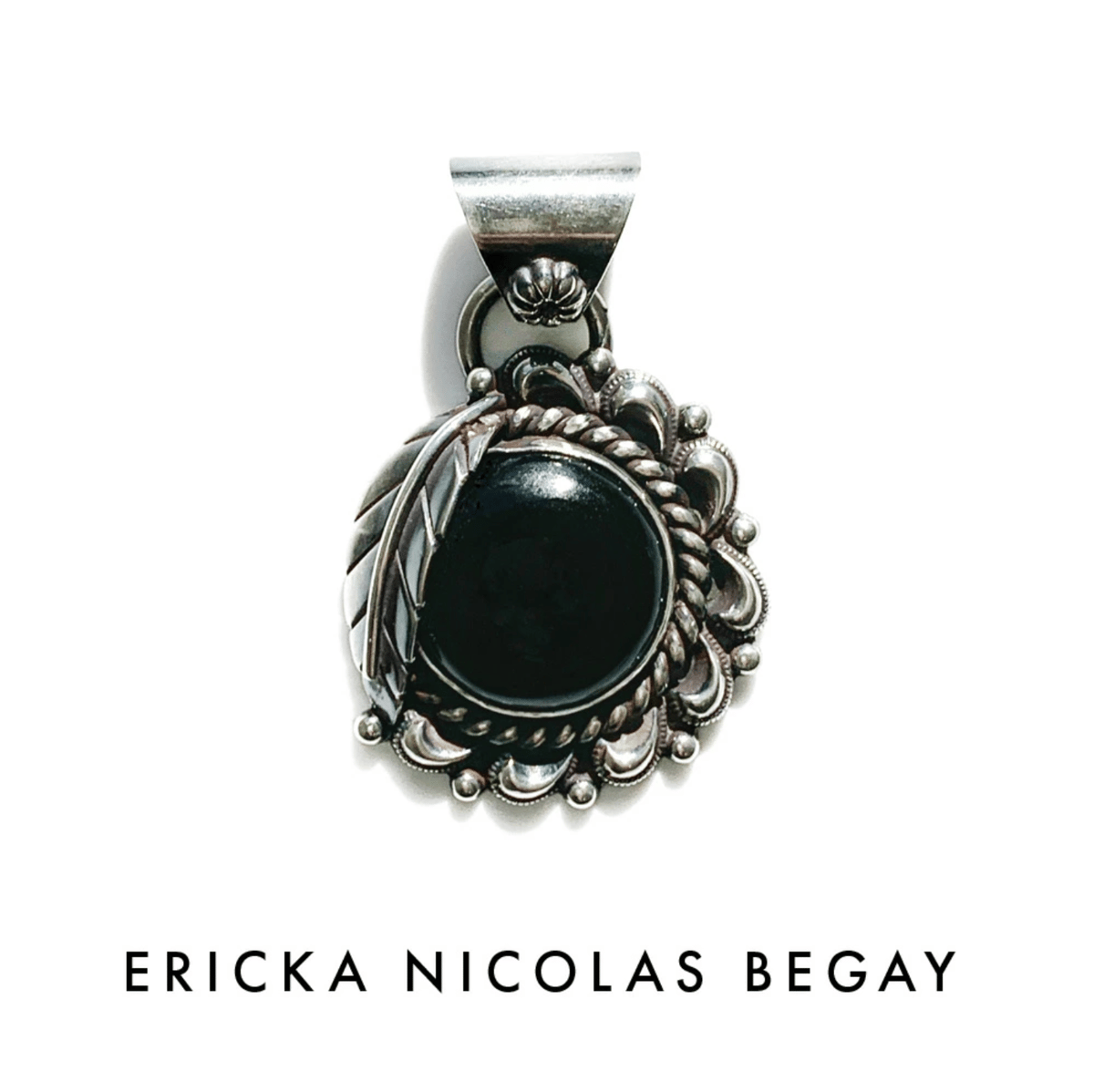 ERICKA NICOLAS BEGAYエリッカニコラスペンダントトップオニキス ERICKA NICOLAS BEGAY(エリッカ ニコラス ビゲイ)｜オニキス ミニ