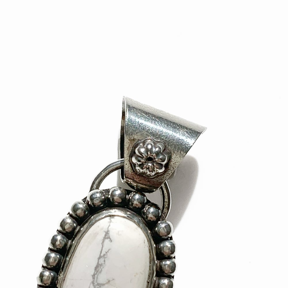 ERICKA NICOLAS BEGAY【04 ホワイト ターコイズ ペンダント