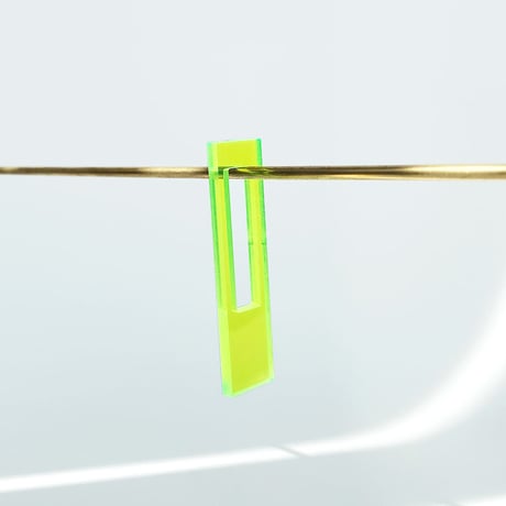 【取寄せ】acrylic【ロングレクタングル ネオンイエロー】GUM EARRING parts アクリリック 坂雅子