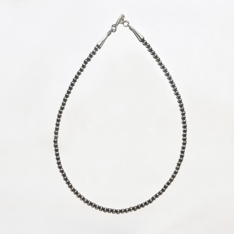 ERICKA NICOLAS BEGAY 4mm/45cm Oxidized navajo