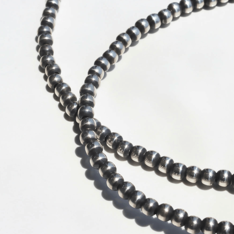 ERICKA NICOLAS BEGAY 3mm/35cm Oxidized navajo