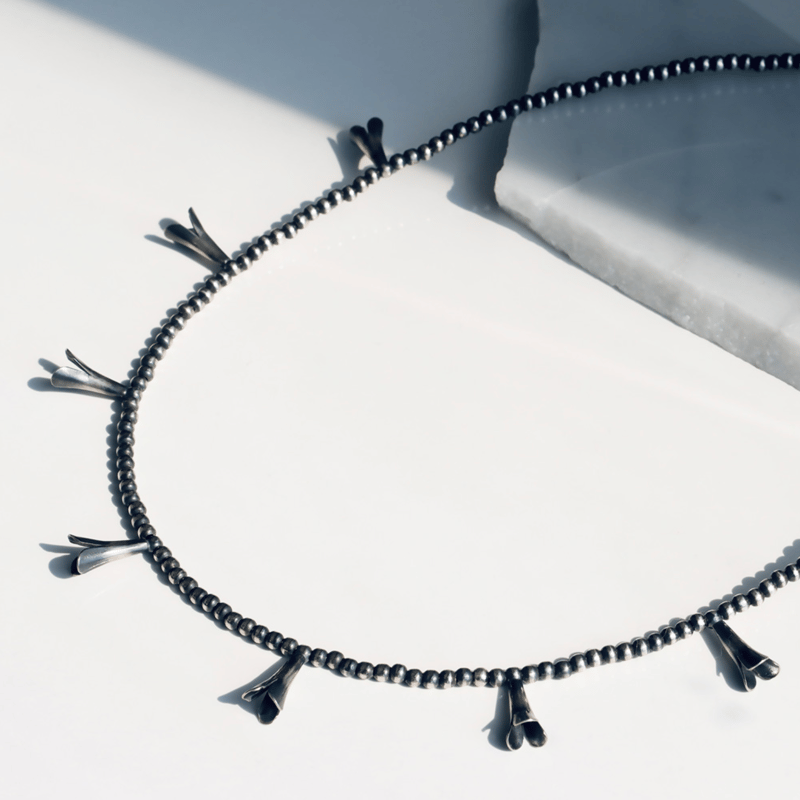 スカッシュブロッサム オキシダイズド ナバホパール ネックレス【3mm